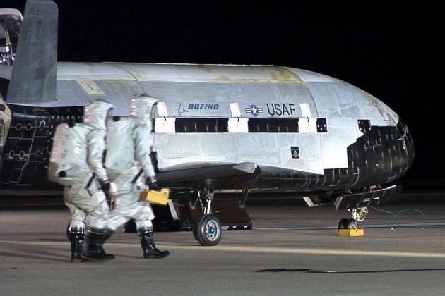Tàu vũ trụ bí mật X-37B của Không quân Mỹ trở về Trái Đất sau khi thực hiện nhiệm vụ vào năm 2014
