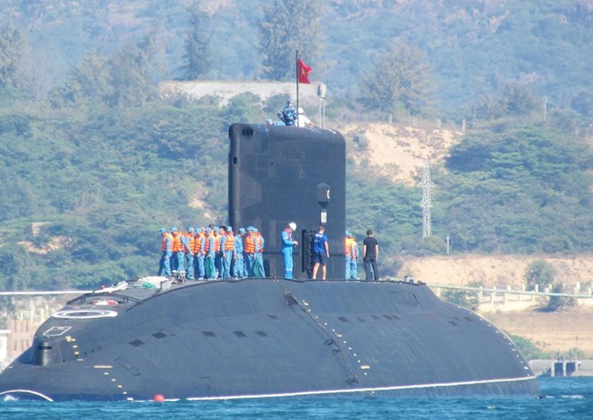 Tàu ngầm Kilo HQ-182 Hà Nội được Nga bàn giao cho Việt nam vào năm ngoái.