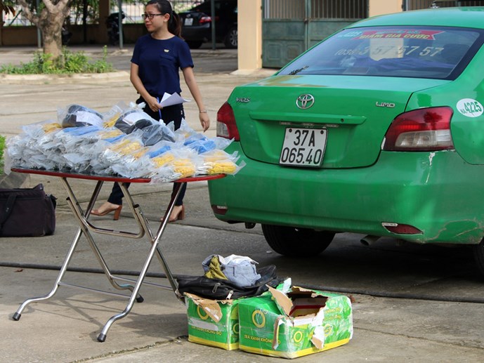 Taxi Mai Linh vận chuyển hơn 3.000 kíp nổ và hàng trăm mét dây cháy chậm bị CSGT Thanh Hóa bắt giữ