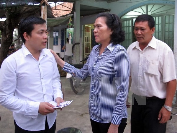 UBND xã Phước Trạch hỗ trợ 3 triệu đồng cho gia đình nạn nhân.  