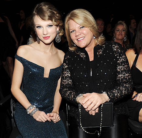 Taylor Swift đau buồn chia sẻ thông tin mẹ ruột mắc bệnh ung thư 