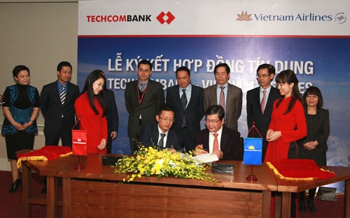 Techombank đã chính thức trở thành cổ đông lớn của Vietnam Airlines từ tháng 11/2014