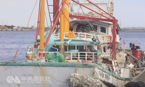 Quả tên lửa diệt hạm mà hải quân Đài Loan phóng nhầm xuyên qua tàu cá của ngư dân khiến một người chết