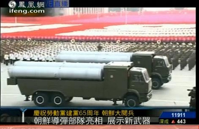 Hình ảnh của hệ thống tên lửa phòng không KN-06 trong cuộc duyệt binh kỷ niệm 65 năm thành lập Đảng Lao Động Triều Tiên, ngày 10/10/2012