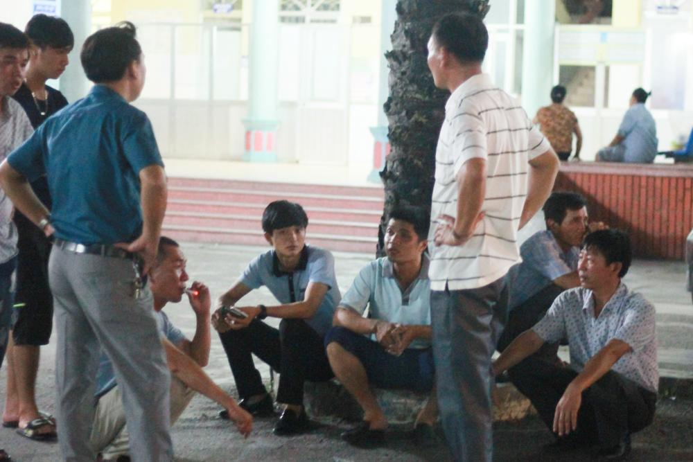 Thai nhi chết ngạt không do lý do, người nhà vây bệnh viện chờ giải thích
