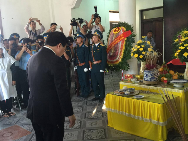 Phó Thủ tướng Trịnh Đình Dũng tới viếng Đại tá Trần Quang Khải