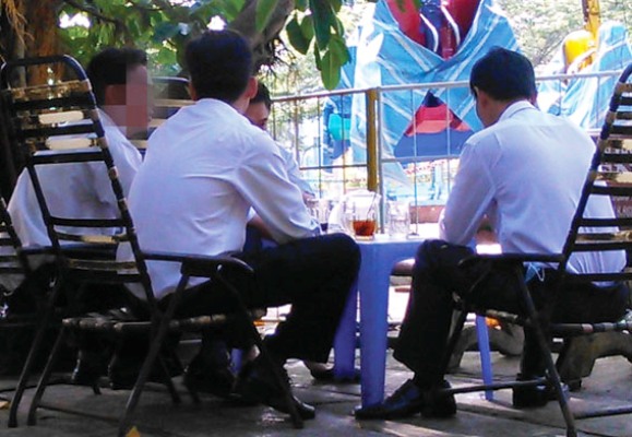 Lãnh đạo nhiều quận, huyện của Hà Nội bỏ họp ‘trốn’ đi đâu không biết là một trong những tin tức nổi bật 24h qua  
