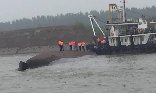 Hiện trường vụ tai nạn chìm tàu Trung Quốc