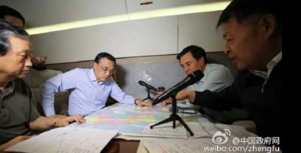 Thủ tướng Trung Quốc Lý Khắc Cường trên đường tới hiện trường vụ tai nạn chìm tàu, kêu gọi nỗ lực cứu hộ tổng lực