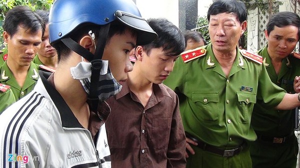 Lực lượng chức năng đã đưa hai bị can Nguyễn Hải Dương và Vũ Văn Tiến đến hiện trường thực nghiệm