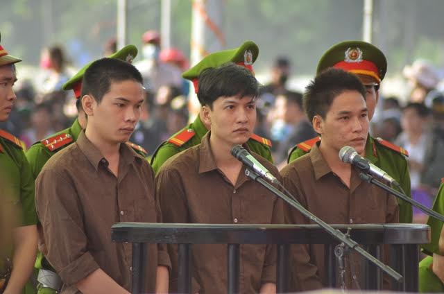 Từ trái qua là bị cáo Vũ Văn Tiến, Nguyễn Hải Dương và Trần Đình Thoại trong vụ thảm sát Bình Phước