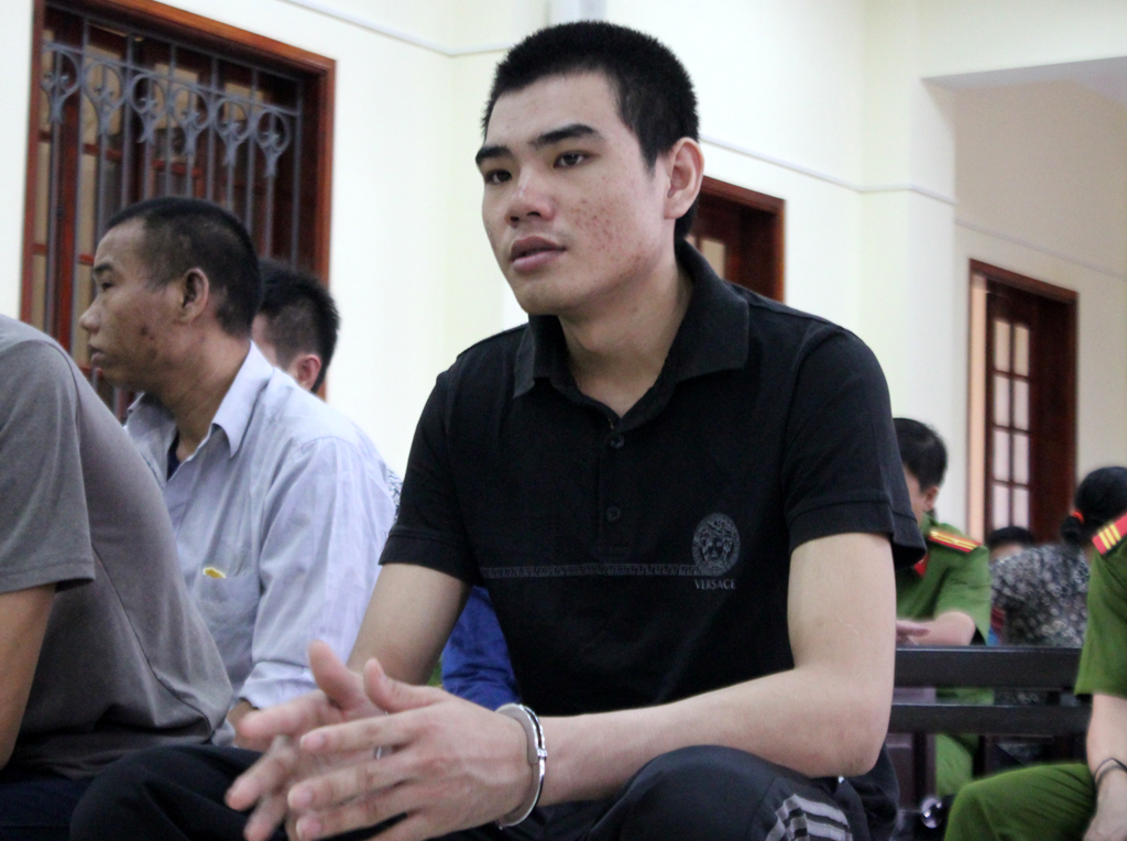 Vi Văn Hai tại phiên tòa xét xử vụ thảm sát ở Nghệ An sáng 28/6