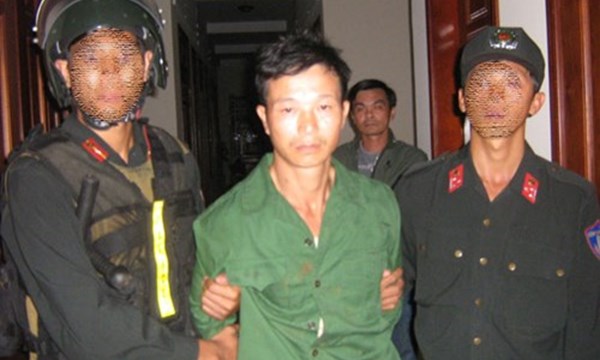 Đến 17h15 cùng ngày, Công an tỉnh Gia Lai đã bắt được nghi can Vũ Văn Đản tại một rẫy cà phê.