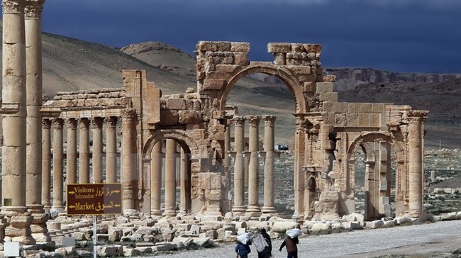 Thành phố cổ Palmyra đang dần bị khủng bố IS kiểm soát