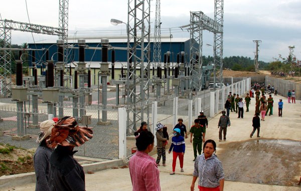 Dân vây nhà máy thủy điện Ninh Thuận