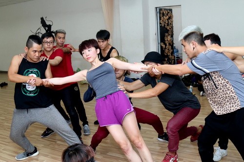 The Remix 2015 tuần 4 Tóc Tiên sẽ thể hiện ca khúc Ngày mai với vũ điệu nóng bỏng, gợi cảm