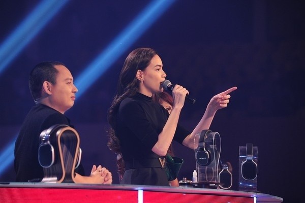 Hồ Ngọc Hà là vị giám khảo bị chỉ trích nhiều nhất The Remix 2015 vì những nhận xét chung chung và có phần ưu ái Sơn Tùng M-TP