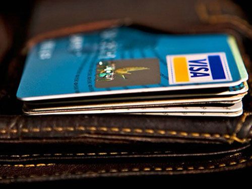 Không nên sử dụng thẻ tín dụng như thẻ ATM