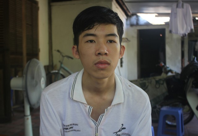 Thí sinh Nguyễn Đức Ngà tuyệt vọng vì không được vào học Học viện Cảnh sát nhân dân dù em đạt điểm rất cao