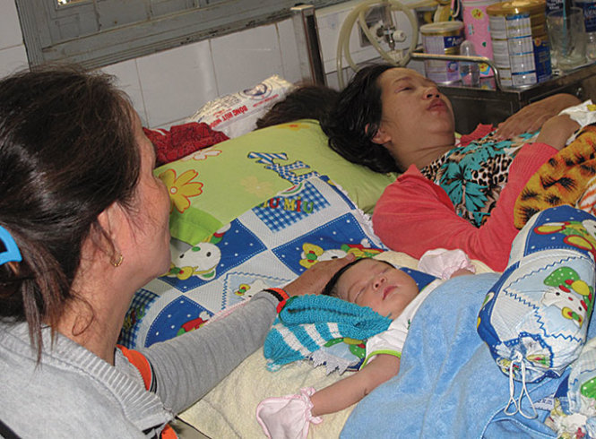 Bé sơ sinh 13 ngày tuổi được Thiếu tá công an giải cứu hiện đang được chăm sóc ở Bệnh viện Đa khoa Phú Quốc