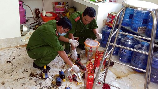 Lực lượng Công an khám nghiệm hiện trường nơi kẻ bắt cóc bé sơ sinh bị Thiếu tá Lê Minh Chánh bắn hạ