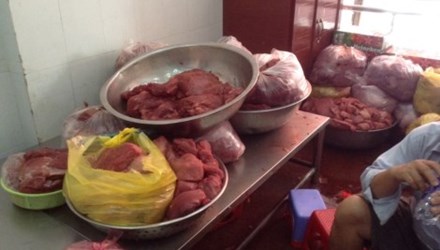  hơn 2 tấn thịt heo nái dùng để chế biến, sản xuất thành thịt bò.