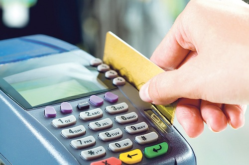 Dùng thẻ ATM cũng là một trong những thói quen có hại cho sức khỏe