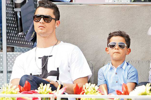 Người mẹ của con trai Ronaldo vẫn là một bí ẩn