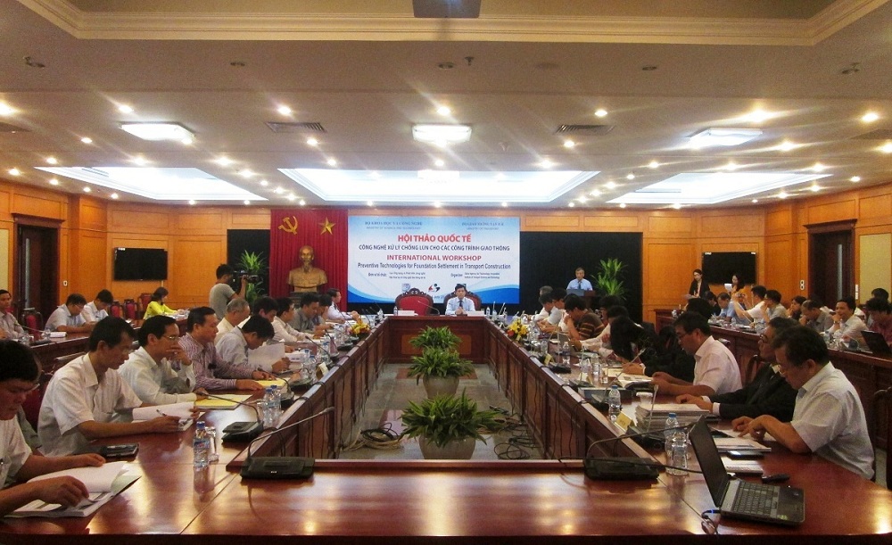 Đông đảo các doanh nghiệp Hàn Quốc và cơ quan chức năng Việt Nam tham gia vào Hội thảo Quốc tế Công nghệ xử lý chống lún cho các công trình giao thông