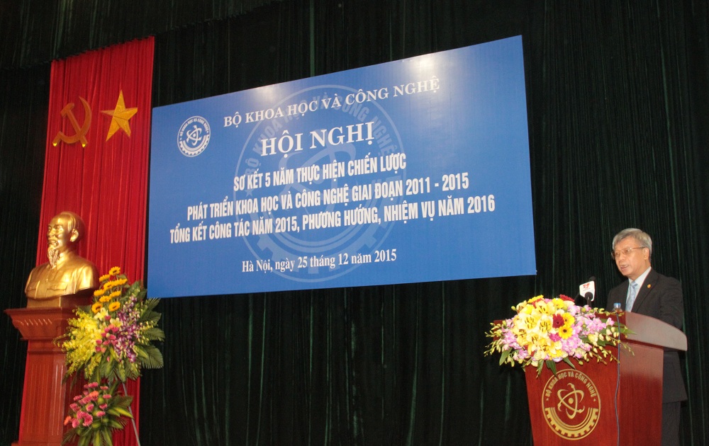 Thứ trưởng Trần Việt Thanh báo cáo một số kết quả đạt được của Chiến lược phát triển khoa học và công nghệ giai đoạn 2011-2015