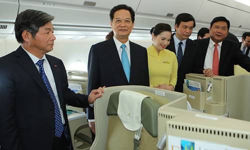 Thủ tướng Nguyễn Tấn Dũng đã thực hiện nghi lễ “cất cánh” và ra mắt máy bay thế hệ mới A350-900;