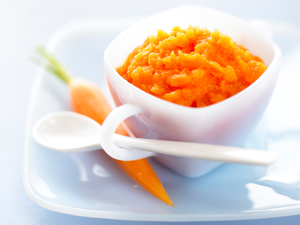 Cà rốt rất giàu beta-caroten, vitamin B, kali, canxi, coban và các chất khoáng có lợi cho trẻ