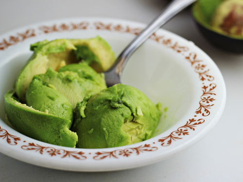 Các thành phần trong trái bơ có tác dụng tẩy trừ các chất cặn bã đã bị phân hủy trong đường ruột Các thành phần trong trái bơ có tác dụng tẩy trừ các chất cặn bã đã bị phân hủy trong đường ruột