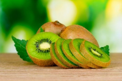 Trong các loại trái cây thì quả kiwi giúp chữa bệnh cao huyết áp rất diệu kì.