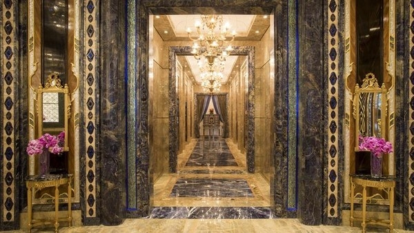 Tại đây nhà họ Trương cho xây dựng khách sạn The Reverise - khách sạn 6 sao duy nhất tại TP HCM với nội thất được thiết kế vô cùng sang trọng, lộng lẫy.