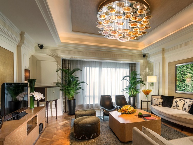 Phòng Tổng thống của khách sạn InterContinental Asiana Saigon có diện tích 200 m2 bao gồm 2 phòng ngủ, một phòng khách, một phòng làm việc.   