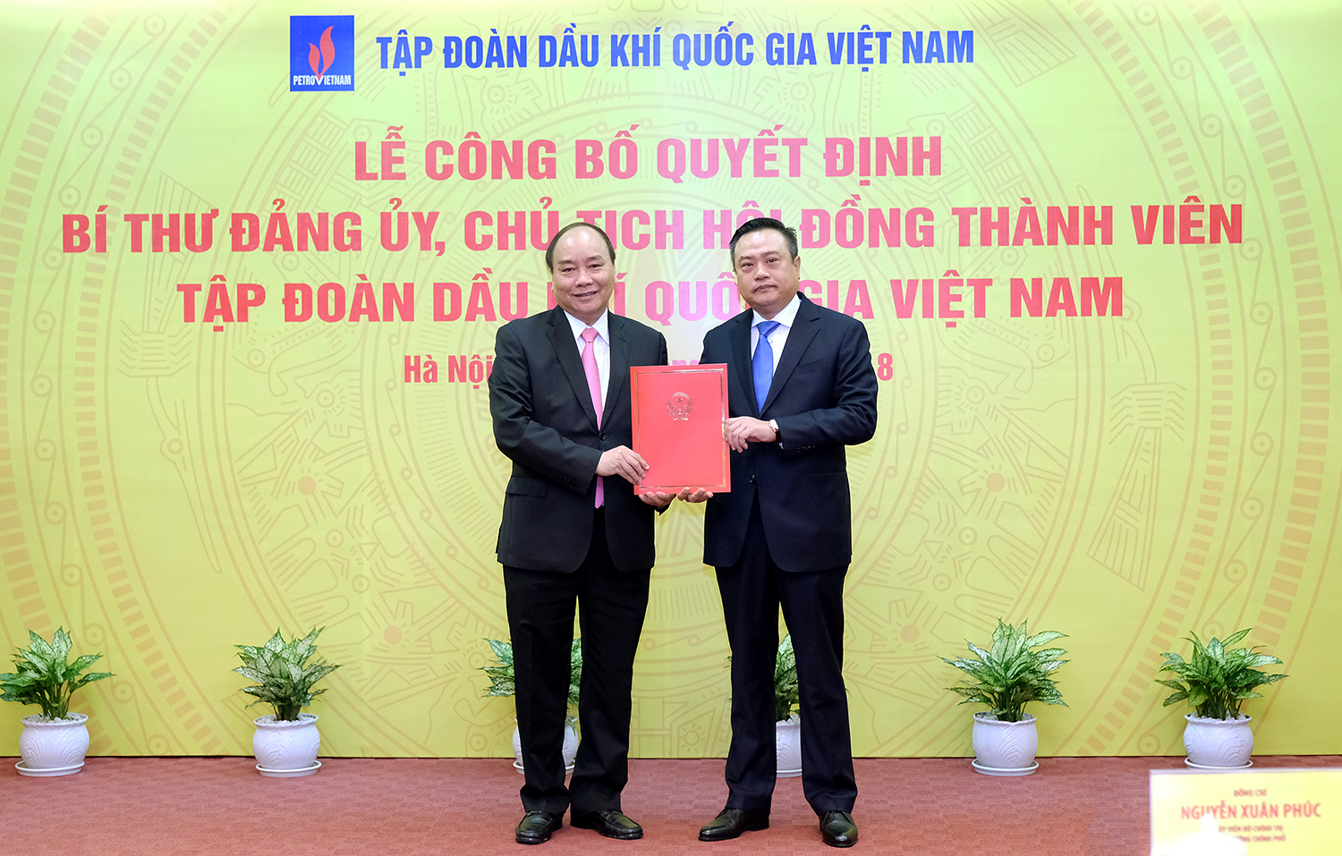 trao-quyet-dinh-cho-tan-chu-tich-pvn-thu-tuong-noi-gi