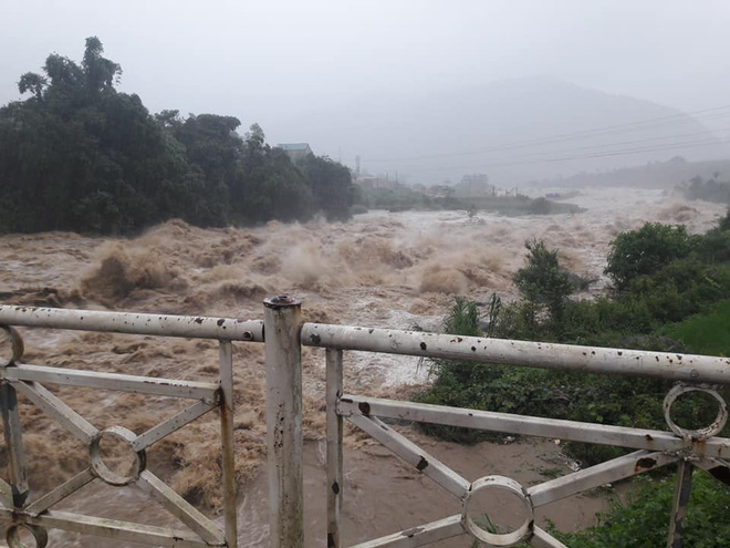 can-canh-hinh-anh-tang-thuong-trong-mua-lu-mien-bac-nguoi-chet-tham-nghin-ngoi-nha-do-sap