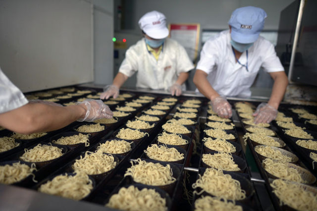 Công ty Wei Lih đưa ra quyết định thu hồi mì ăn liền dù xét nghiệm của công ty không tìm thấy dấu hiệu của chất tạo màu gây hại