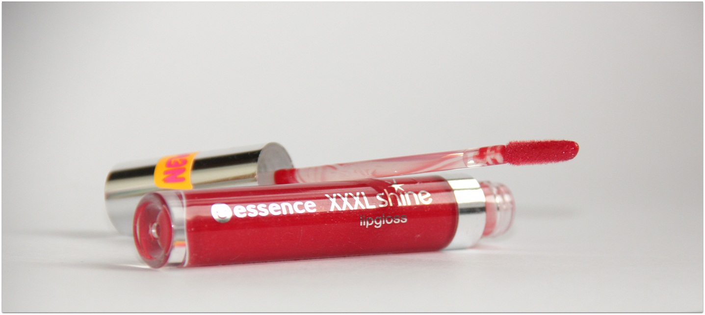 Son bóng XXXL Shine In Red Blossom 21 của thương hiệu Essence nằm trong danh sách những mỹ phẩm giá rẻ hiện nay