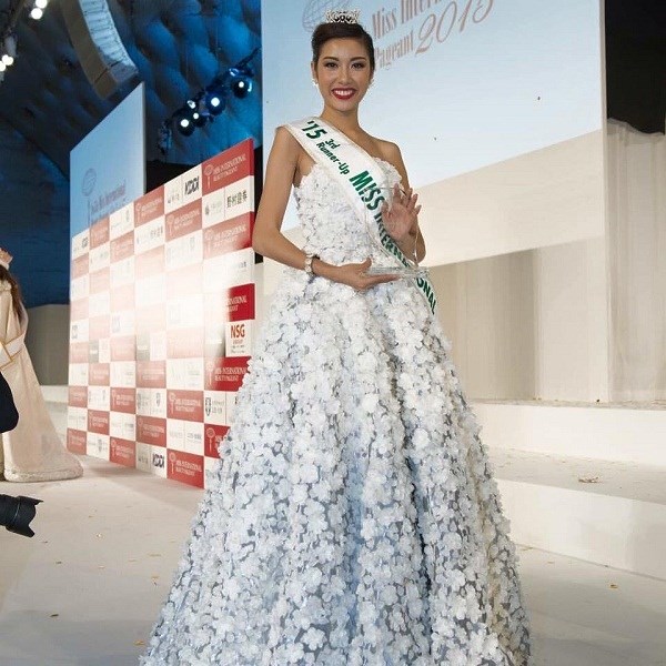 Thúy Vân ‘gây sốt’ cư dân mạng khi bất ngờ lọt top thí sinh có phần thi ứng xử hay nhất các cuộc thi Hoa hậu năm 2015 theo bình chọn của Missosology.