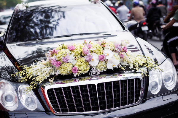  Loạt xe sang góp mặt trong lễ hỏi và rước dâu của hoa hậu
