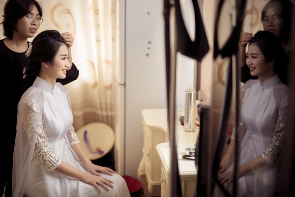 Hoa hậu Thu Ngân thay bộ áo dài màu trắng tinh khôi