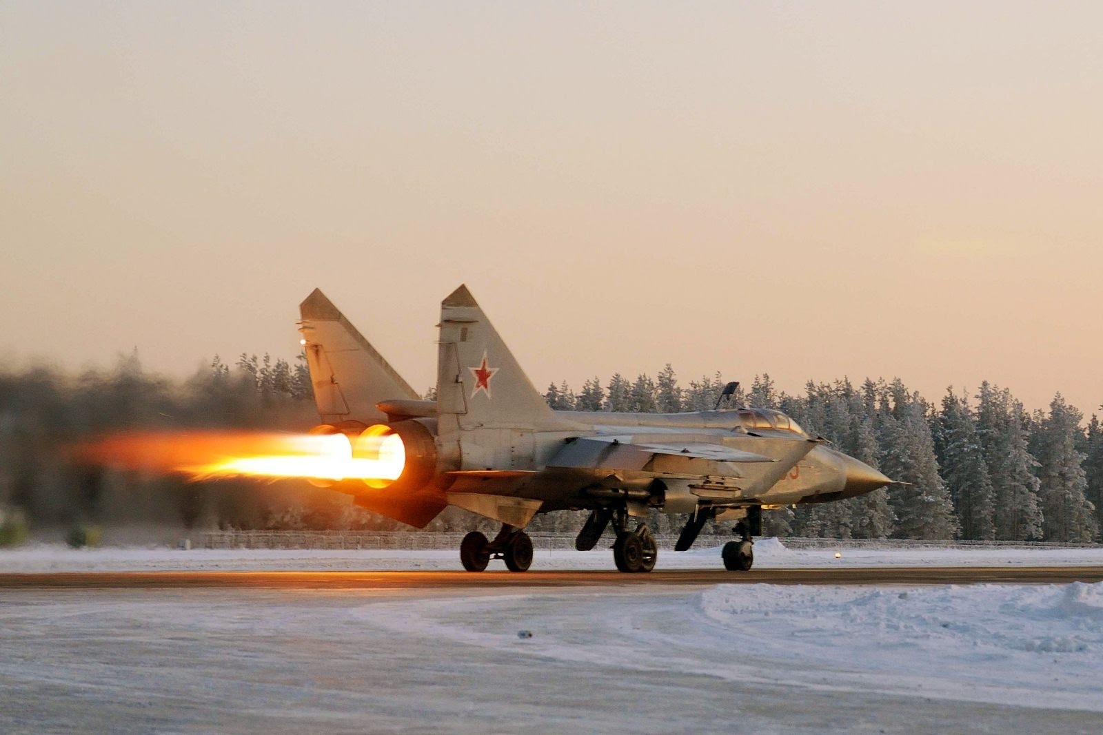 Huyền thoại đánh chặn tiêm kích MiG-31 sẽ phục vụ quân đội Nga thêm 15 năm nữa