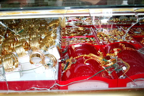 Vụ cướp hơn 400 lượng vàng tại tiệm kim hoàn gây xôn xao dư luận