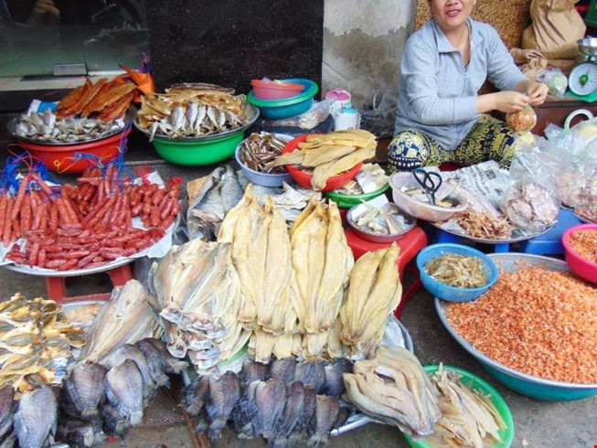  Cá khô được bày bán ở nhiều khu chợ