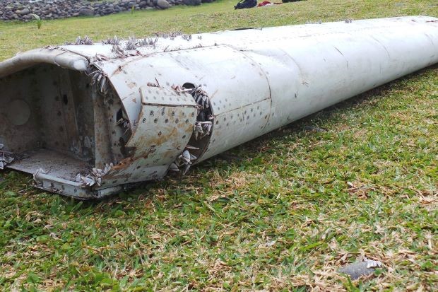 Mảnh vỡ của máy bay Malaysia MH370 mất tích bí ẩn được phát hiện ở đảo Reunion hồi tháng 7 năm ngoái