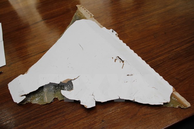 Liên tiếp các mảnh vỡ nghi của máy bay mất tích Malaysia MH370 được tìm thấy trong thời gian này