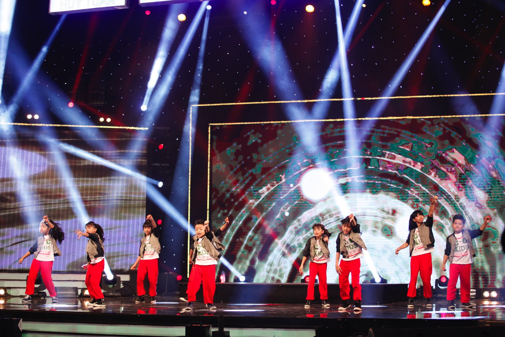 Tìm kiếm tài năng 2016: Thí sinh nhí ‘lên ngôi’