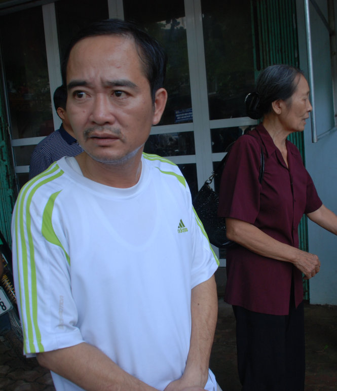 Ông Mai Văn Sinh (chồng nạn nhân bị nước lũ cuốn trôi ở Yên Bái) thất thần kể lại tai nạn đêm 4/9 xảy ra với vợ mình